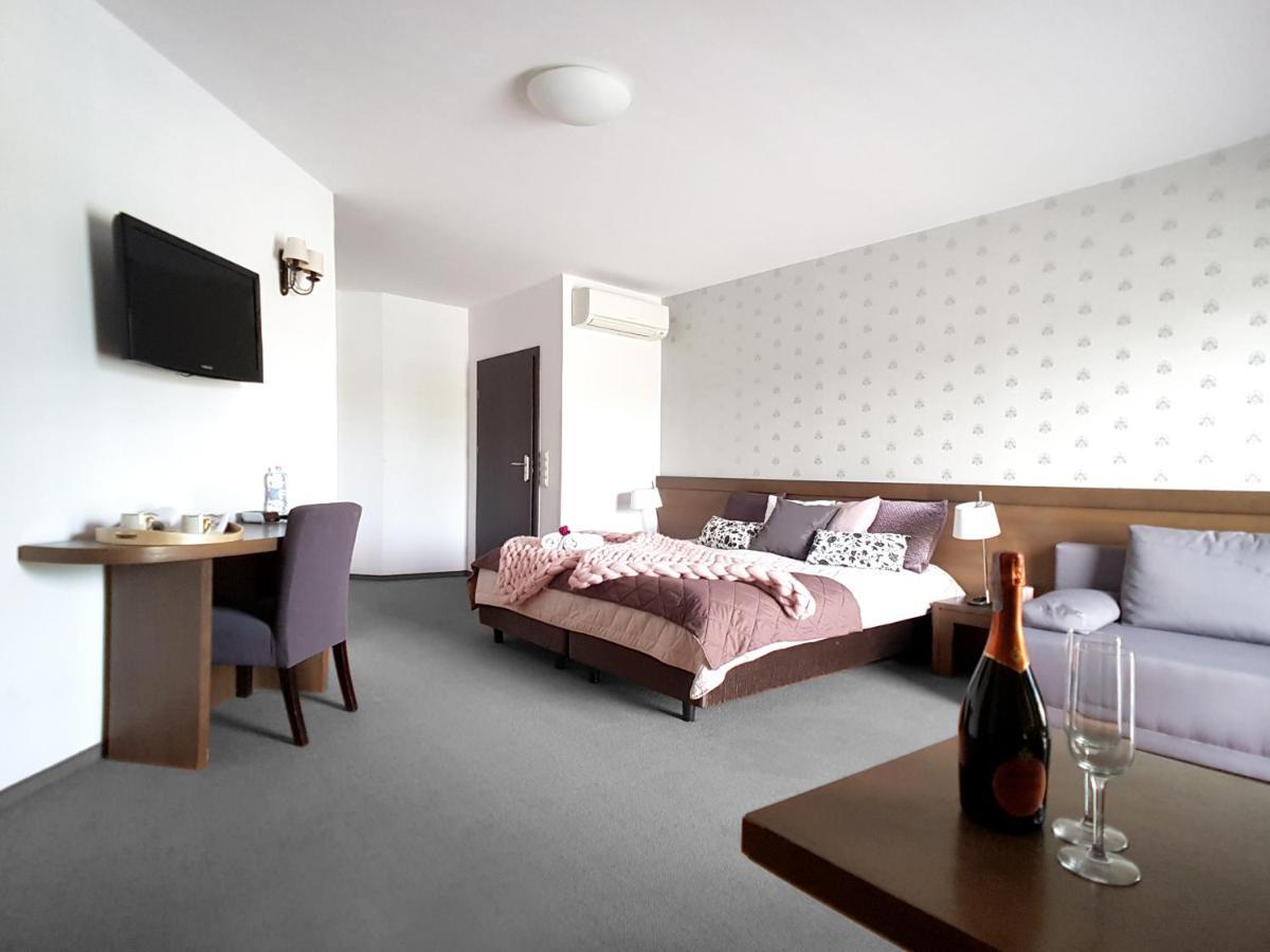 Hotel Willanova Люблин Экстерьер фото